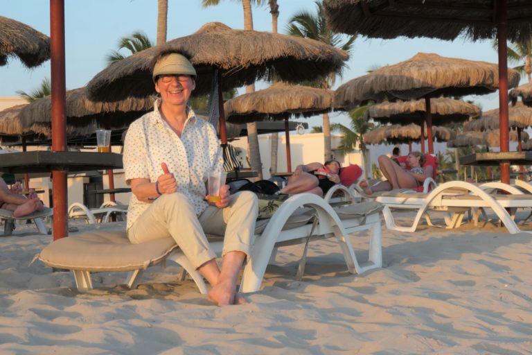 Frau Reise Oman unterwegs ohne Mann