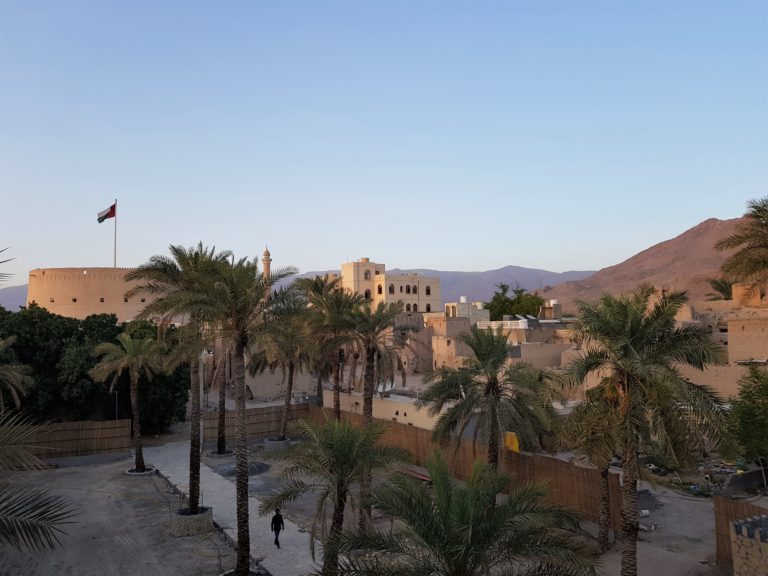 Niwza Oman hinter der Burg