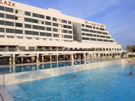 Crowne Plaza Muscat Strandhotel Pool