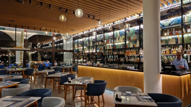 Crowne Plaza Salalah Bar