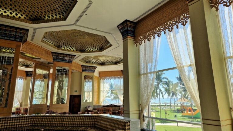 Crowne Plaza Salalah Lobby