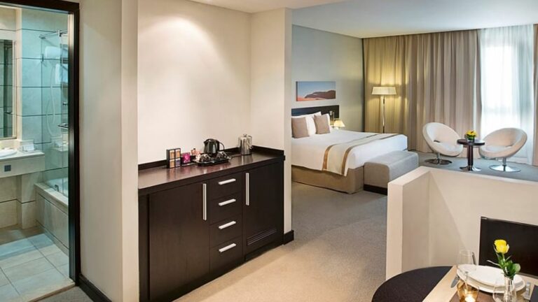 City Seasons Hotel Muscat Deluxezimmer