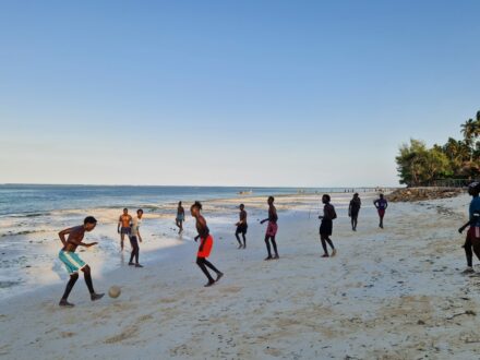 Fußball Strand bei Ebbe Sansibar Ostküste