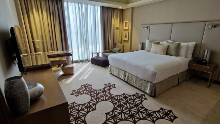 Grand Millennium Hotel Muscat Oman Reise Zimmer