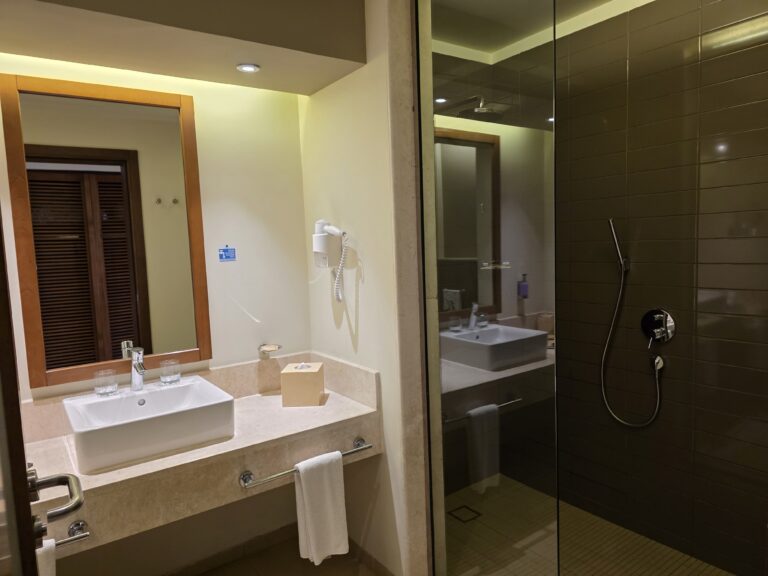 Fanar Hotel Salalah Oman Badezimmer
