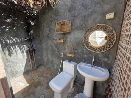 Nomad Inn Tiwi Oman Dome Zimmer Bad