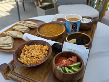 Bait Al Muallem Oman Nizwa kleines Hotel Frühstück