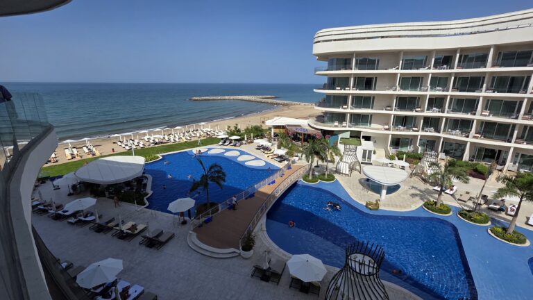 St. Regis Hotel Muscat Oman Hauptpool