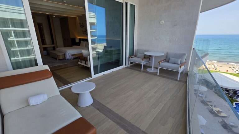 St. Regis Hotel Muscat Oman Balkon