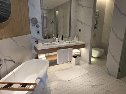 St. Regis Muscat Hotel Oman Suite Bad