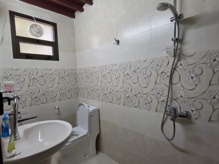 Misfah Old House Oman kleines Hotel Deluxe Zimmer Bad