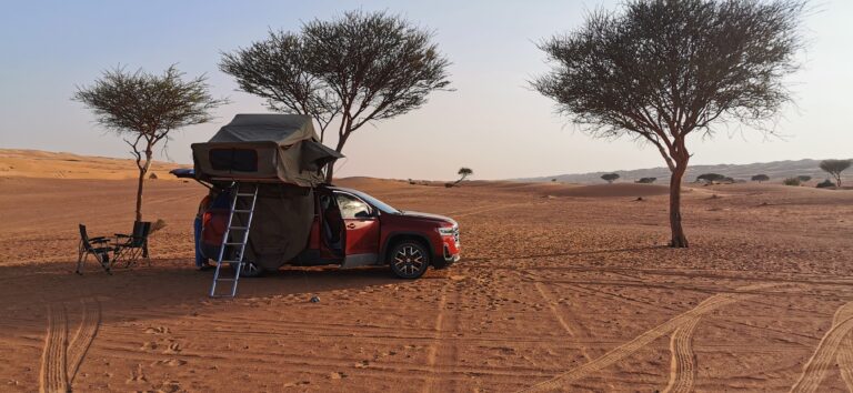 GMC Acadia Mietwagen mit Dachzelt Oman