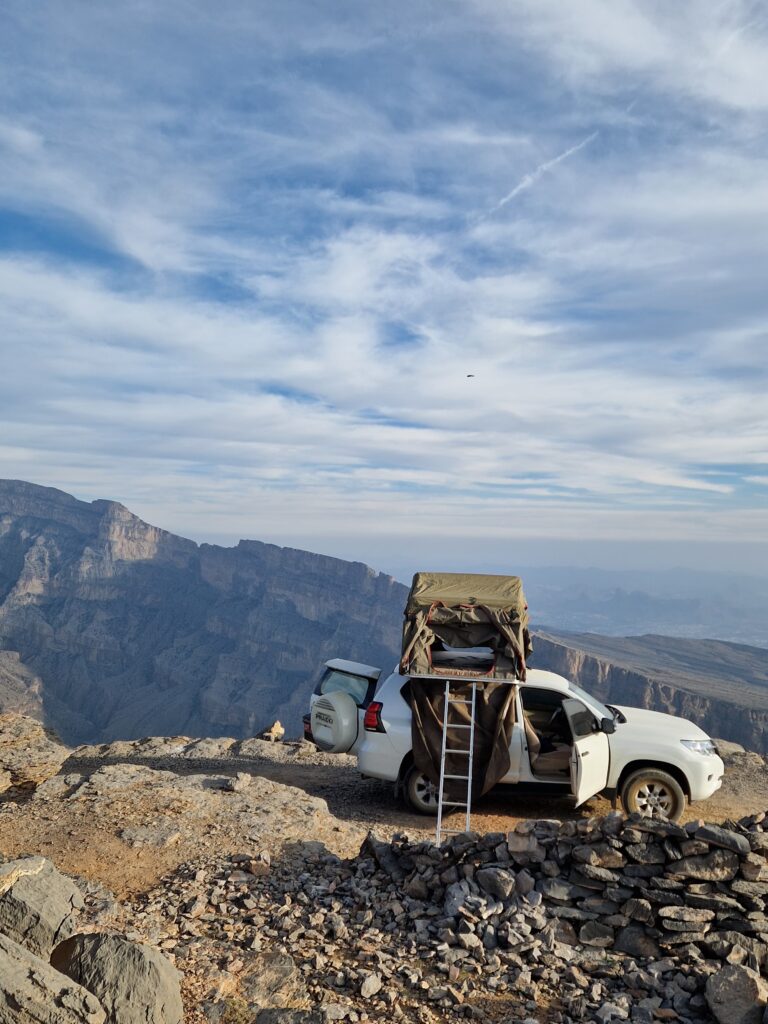 Toyota Prado Mietwagen mit Dachzelt Oman